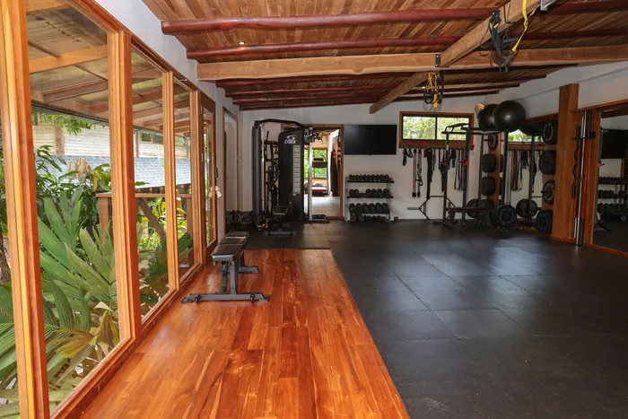 Weight bench and training floor at the Taru gym